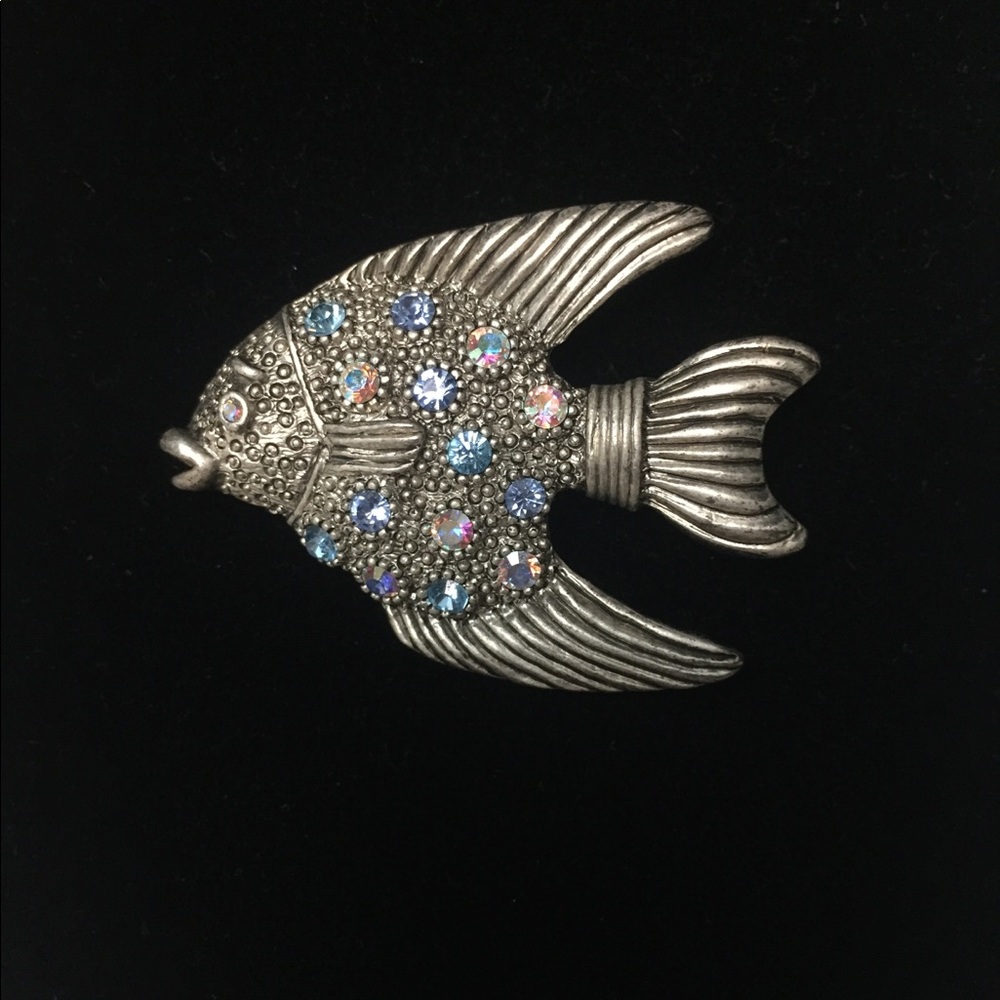 Beautiful Rhinestone Fish Brooch - Picture 7 of 8